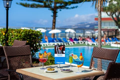 Hotel Best Semiramis, Poolside bar