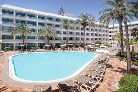 Akeah Broncemar, Pool