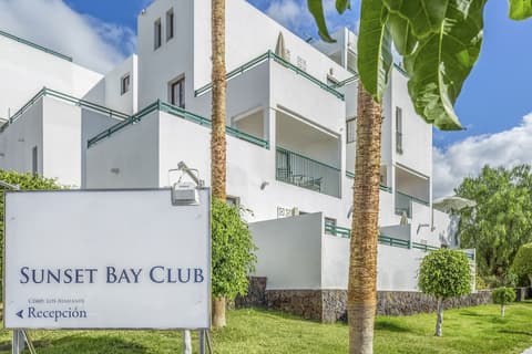 Sunset Bay Club, Property entrance