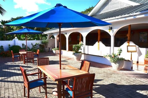 The Britannia Hotel, Front of property