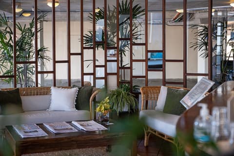 Beach Hotel Resort, Reception