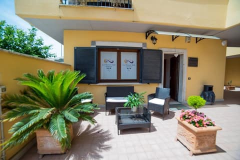 La Maison Jolie, Balcony