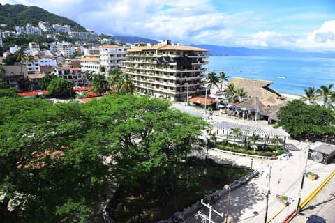 Hotel Eloisa - Near Playa de los Muertos, Terrace/patio