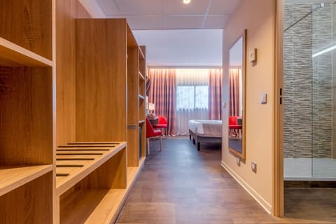 Hotel L'Empreinte, Wardrobe