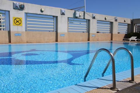 Grand Tower Inn Rama VI Hotel, Pool