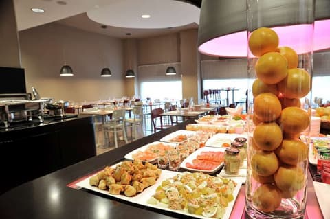 Travelodge Malaga Airport, Breakfast buffet