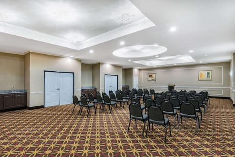 La Quinta Inn & Suites by Wyndham Garland Harbor Point, Pool