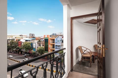 Pacific Hotel, Phnom Penh, Room