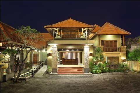Adhi Jaya Hotel, Front of property - evening/night