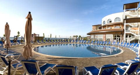 Sol Luna Bay Resort, Outdoor pool