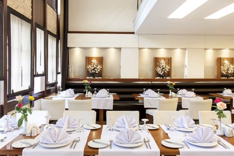 Blanca Hotel, Food court