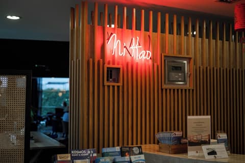 Shanghai Hotel Holland, Reception