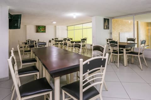 Capital O Hotel Victoria Morelia, Restaurant