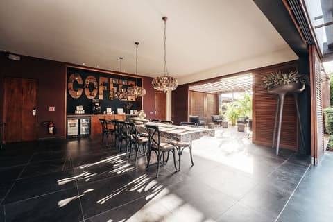 The Kontiki, Lobby sitting area