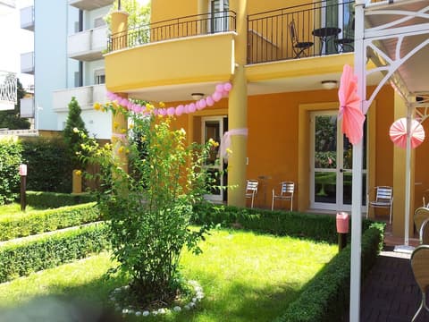 Hotel Alibì, Exterior