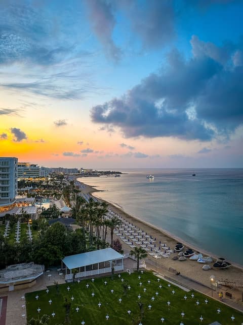 Silver Sands Beach Hotel, Front of property