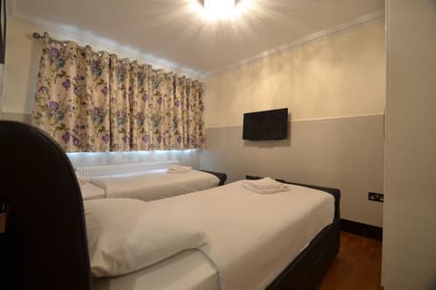 Hyde Park Suites - Apartments, Room