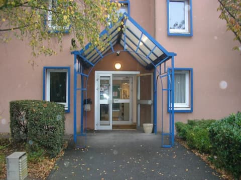 Mister Bed Lomme, Exterior