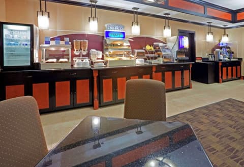 Comfort Inn & Suites Dallas Medical - Market Center, Breakfast area