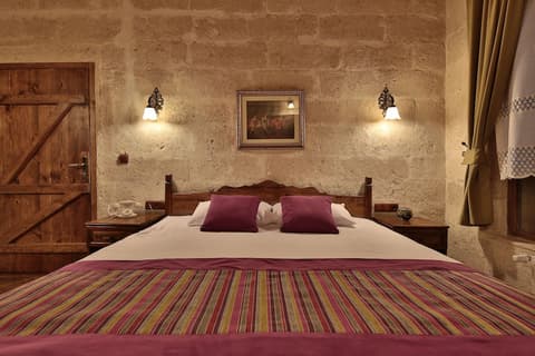 Elif Stone House, Room