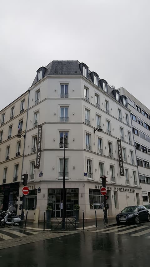 Hôtel Apollon Montparnasse, Front of property
