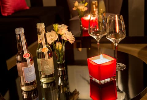 La Parizienne, Bar (on property)