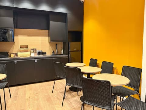 Korner République, Breakfast area