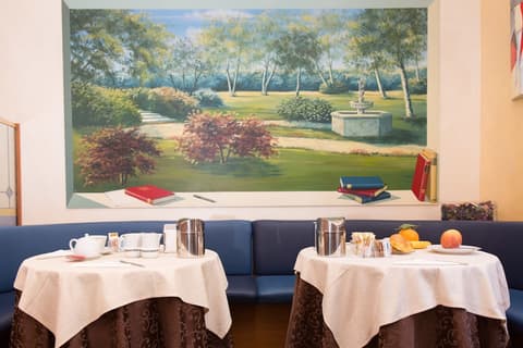 Hotel Piacenza, Dining