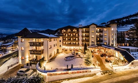 Almhof Call, Exterior