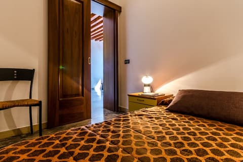 Venice Apartments, Room