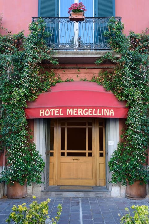 Mergellina, Property entrance