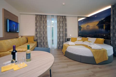 Ambassador Suite Hotel, Room