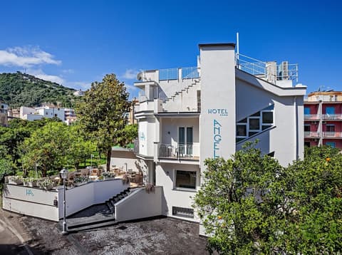 Hotel Angelina, Exterior