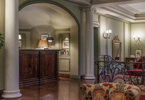 Hotel Locarno, Reception