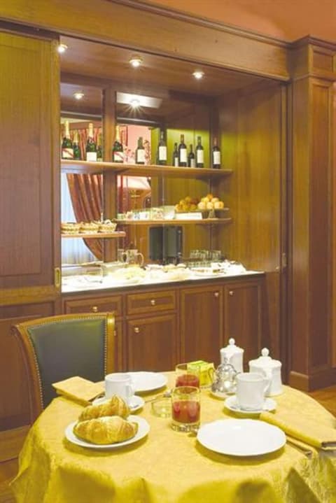 Maxim Hotel, Breakfast buffet