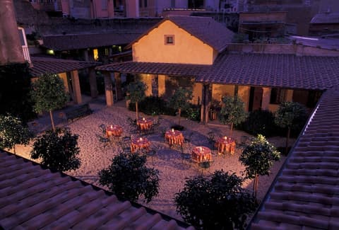 Hotel Santa Maria, Courtyard