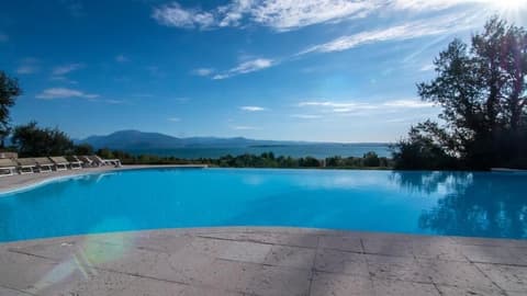 Castello Belvedere Apartments, Pool