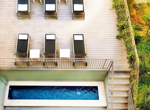 Aramunt Apartments, Rooftop pool