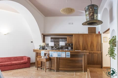 Albergo Cappello e Cadore, Interior entrance