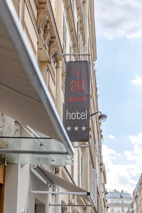 Le 20 Prieure Hotel, Front of property