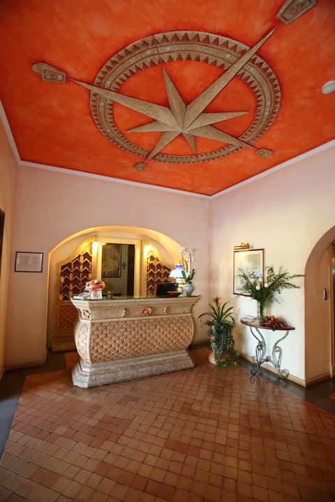 Hotel Poseidonia, Reception
