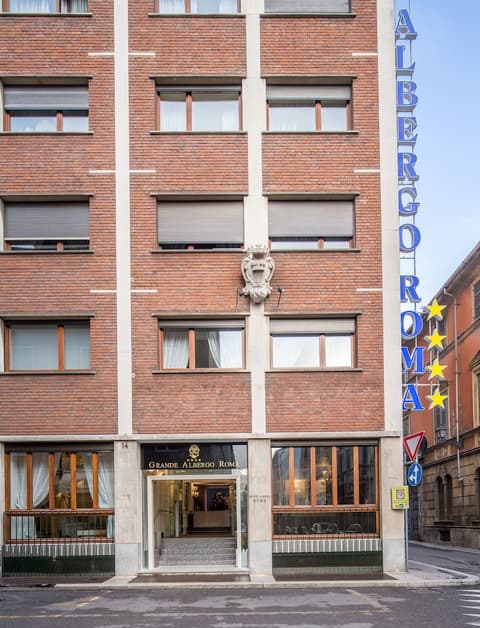 Grande Albergo Roma, Property entrance