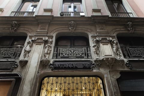 Las Ramblas Pasaje Bacardi Apartments, Interior entrance
