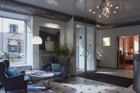 Hotel OK, Interior entrance