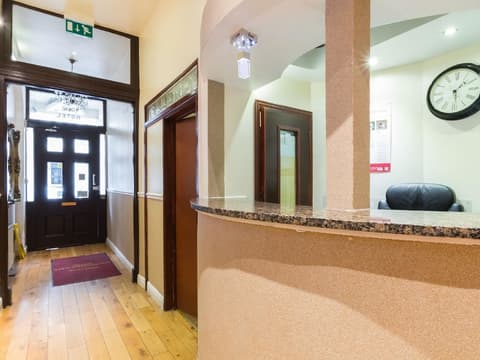 Notting Hill Gate Hotel, Reception