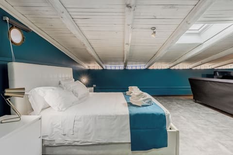 E H ROME AIRPORT, Room