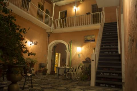 Posada Nueva España, Courtyard