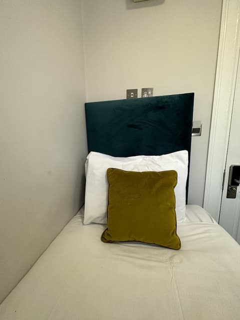 Bloomsbury Palace Hotel, Room