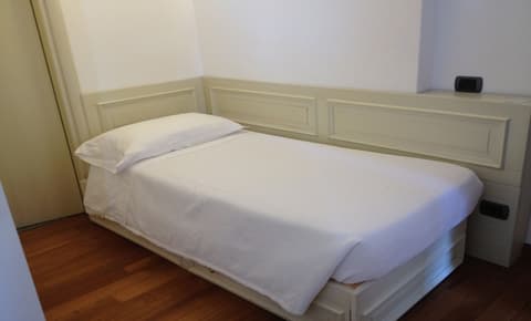 Hotel Paradiso, Room