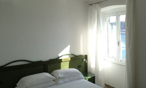 Hotel Paradiso, Room